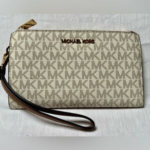 EUC Michael Kors Beige,Cream & Brown Double Zip Pocket Wristlet 13 Compartments